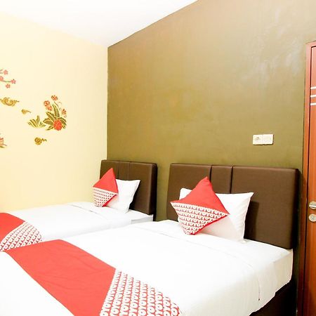 Super Oyo Capital O 217 A1 Hotel Surabaya Eksteriør billede